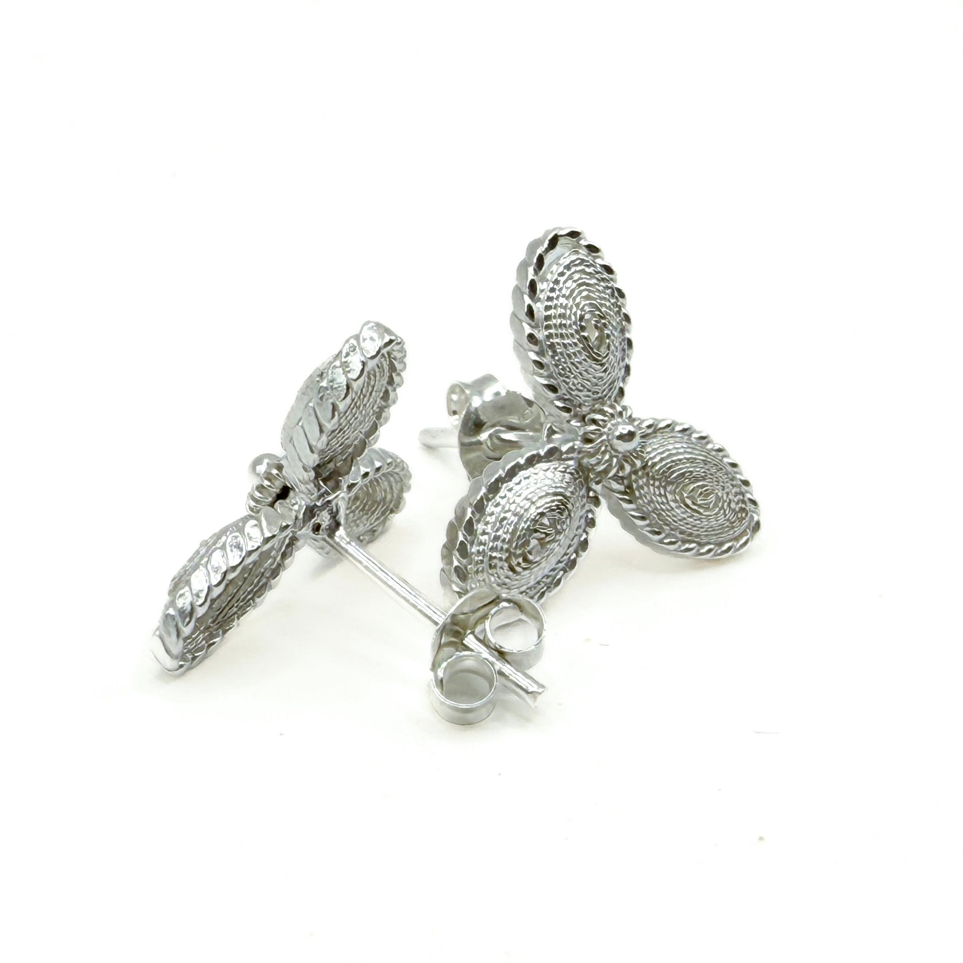 Aretes de tres hojas