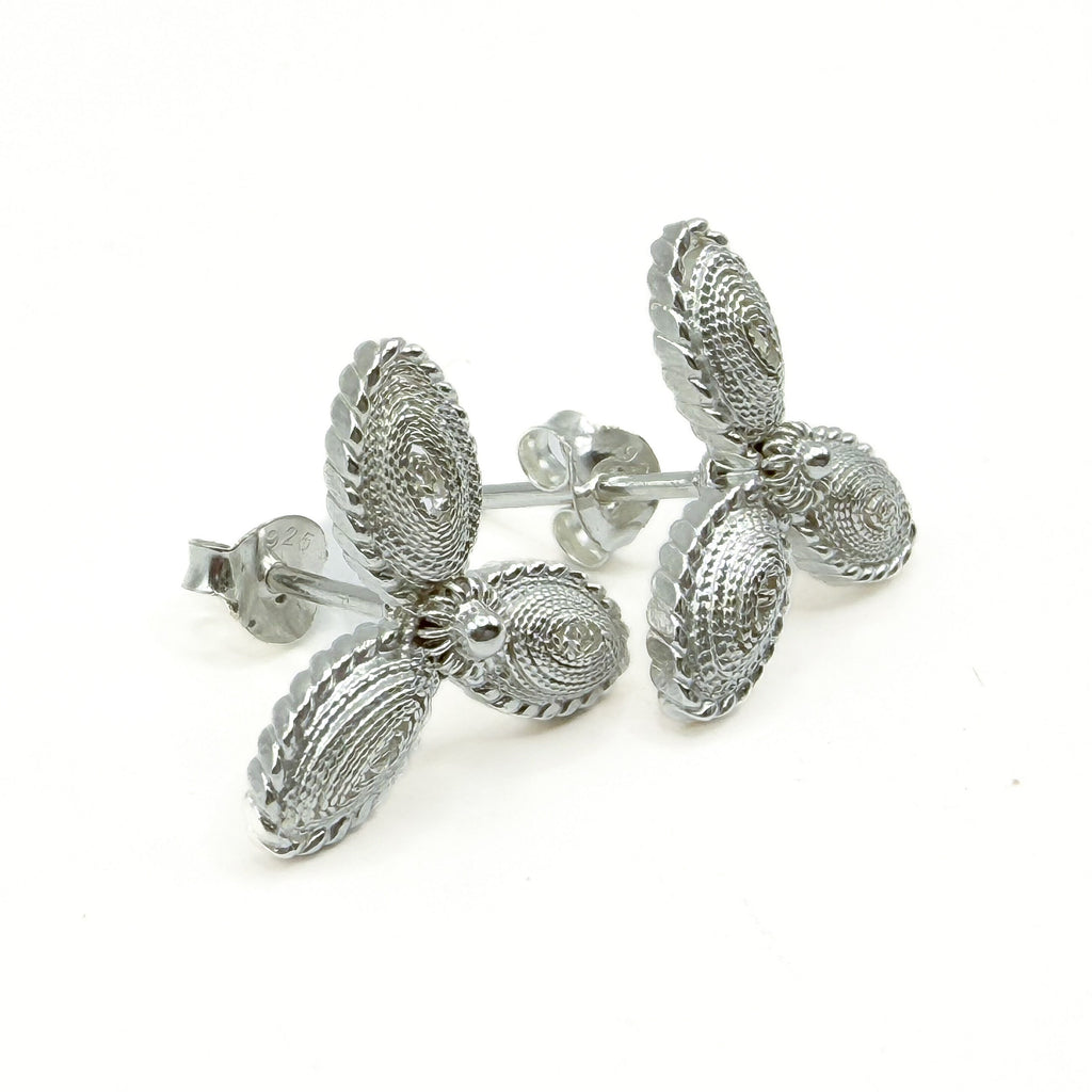 Aretes de tres hojas