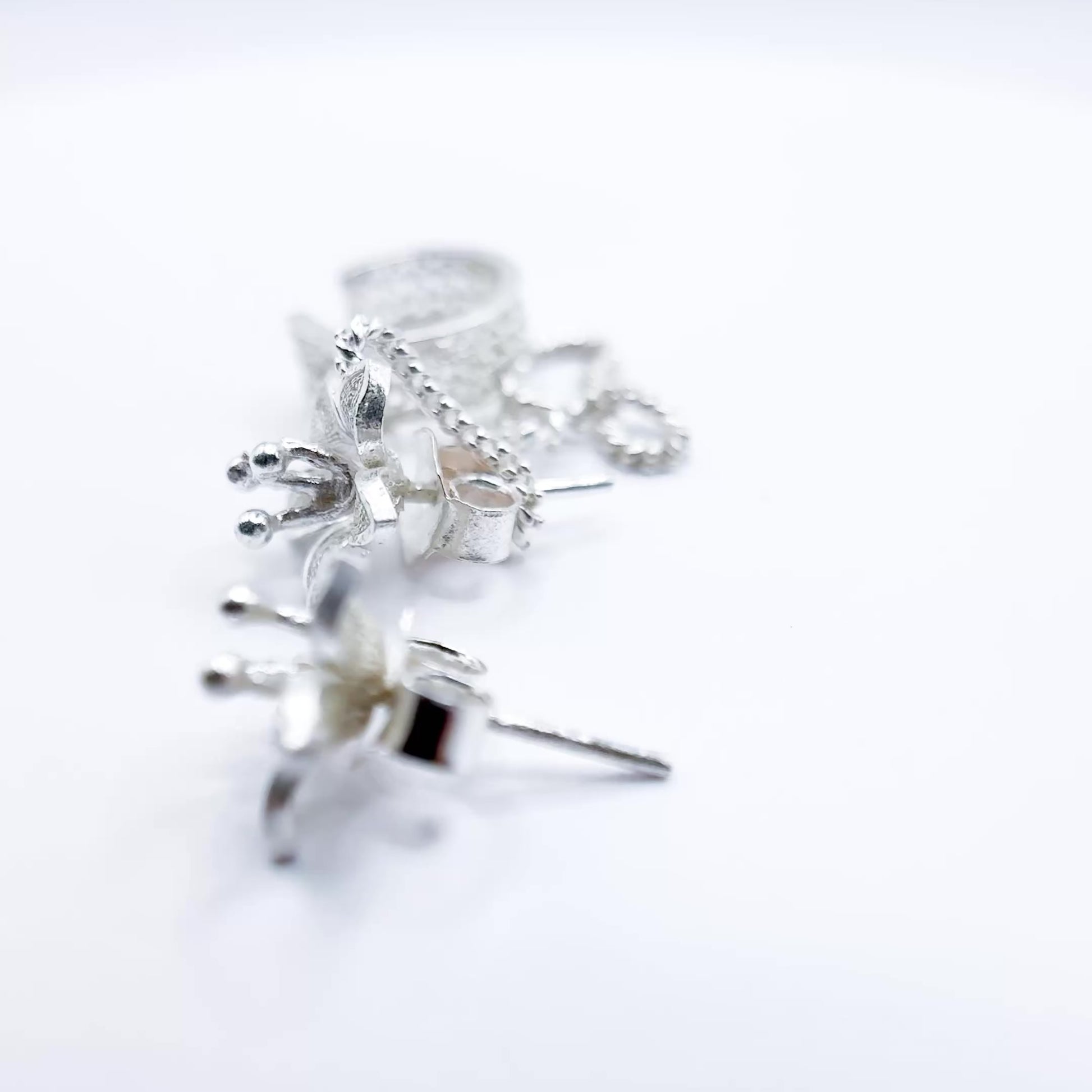 Aretes flor con earcuff